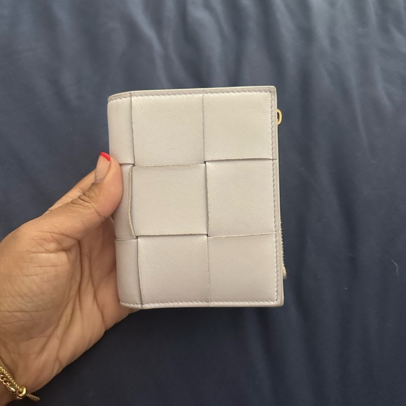 Bottega Veneta Cassette Bi-Fold Zip Wallet - Picture 4 of 6